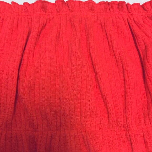 OFF SHOULDER RUFFLE LONG SLEEVE CROP TOP SIZE M - Picture 7 of 8